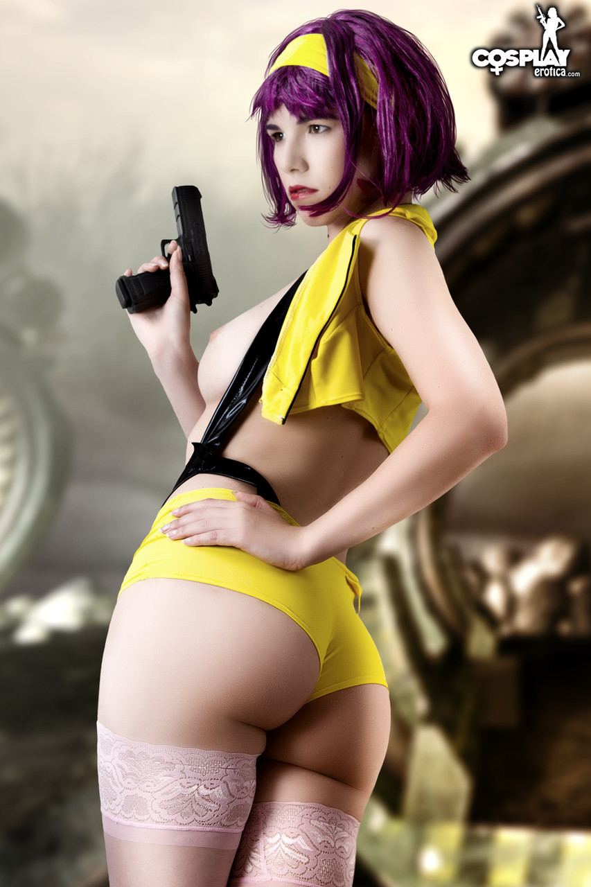 Faye Valentine puts a pistol in her mouth while wearing Cowboy Bebop clothing photo porno #423084300