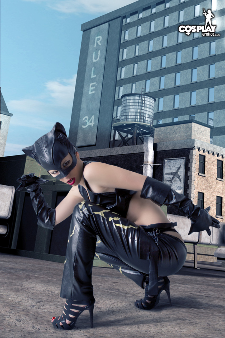 Beautiful girl gets naked in a leather Catwoman hood on a rooftop foto porno #424828433 | Cosplay Erotica Pics, Cosplay, porno móvil
