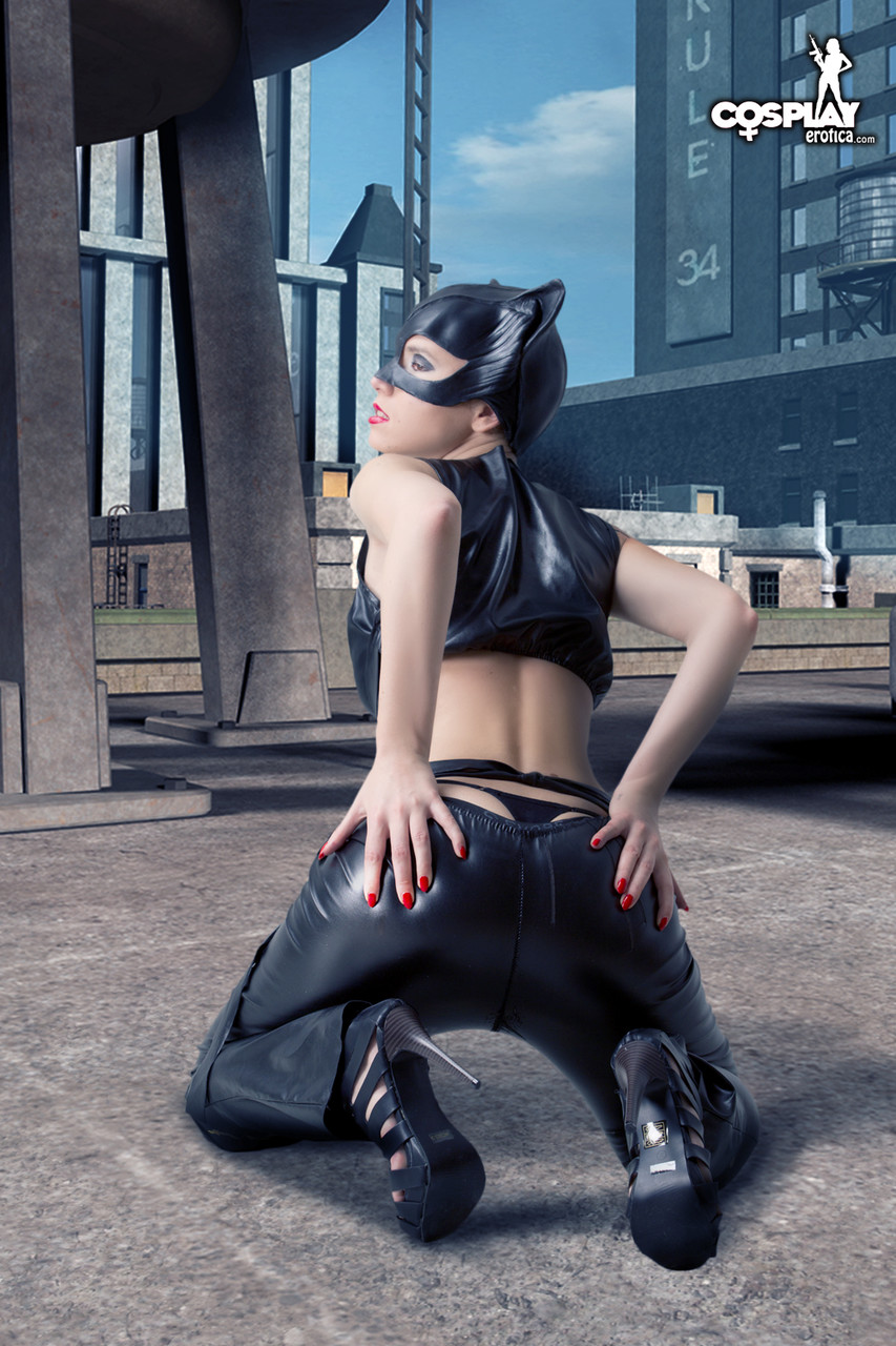 Beautiful girl gets naked in a leather Catwoman hood on a rooftop 포르노 사진 #424828449 | Cosplay Erotica Pics, Cosplay, 모바일 포르노