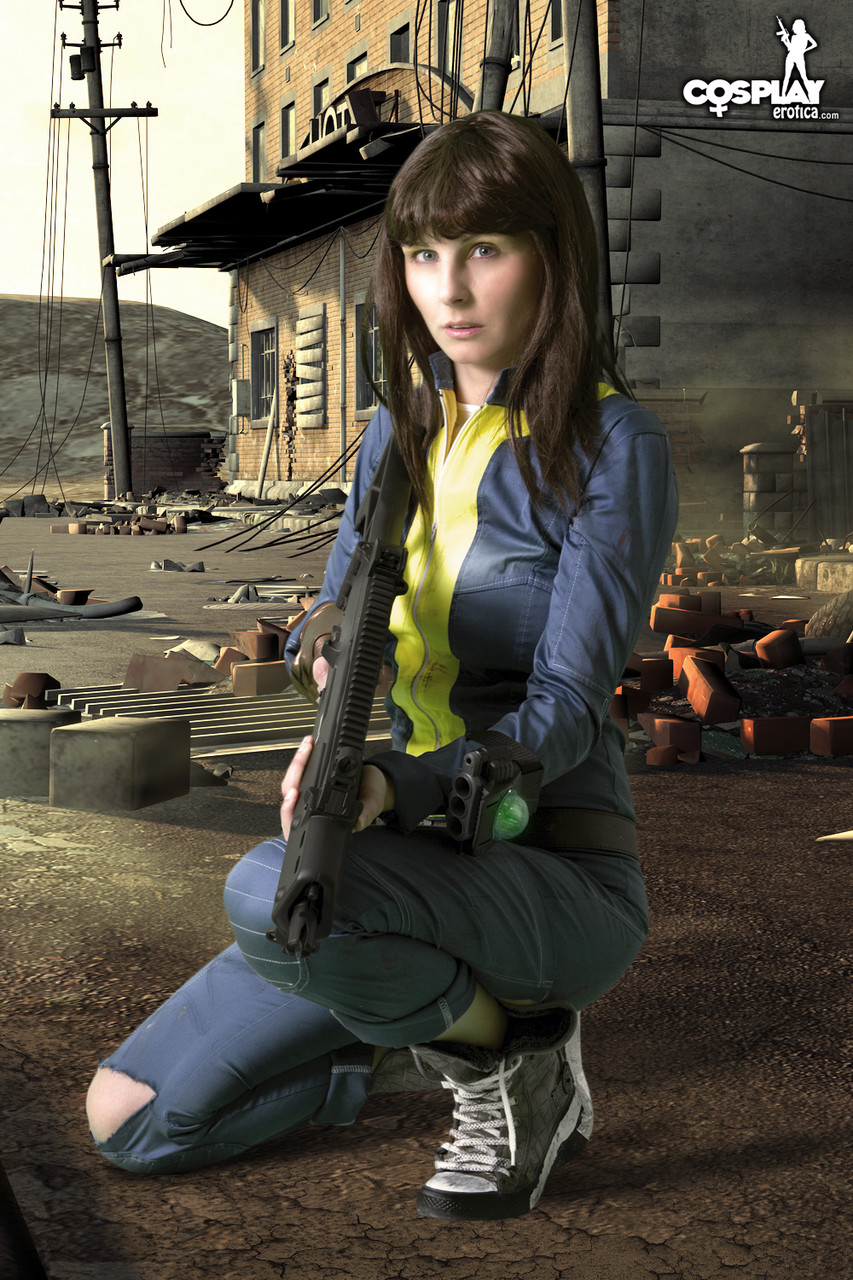 853px x 1280px - Vault Dweller Fallout 3 Vault 101 nude cosplay - Semua foto