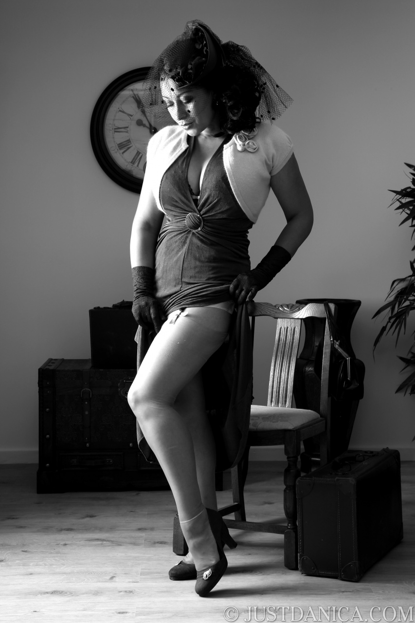 Classy mature dame Danica Collins bare big boobs and bush in black gloves foto porno #426623355