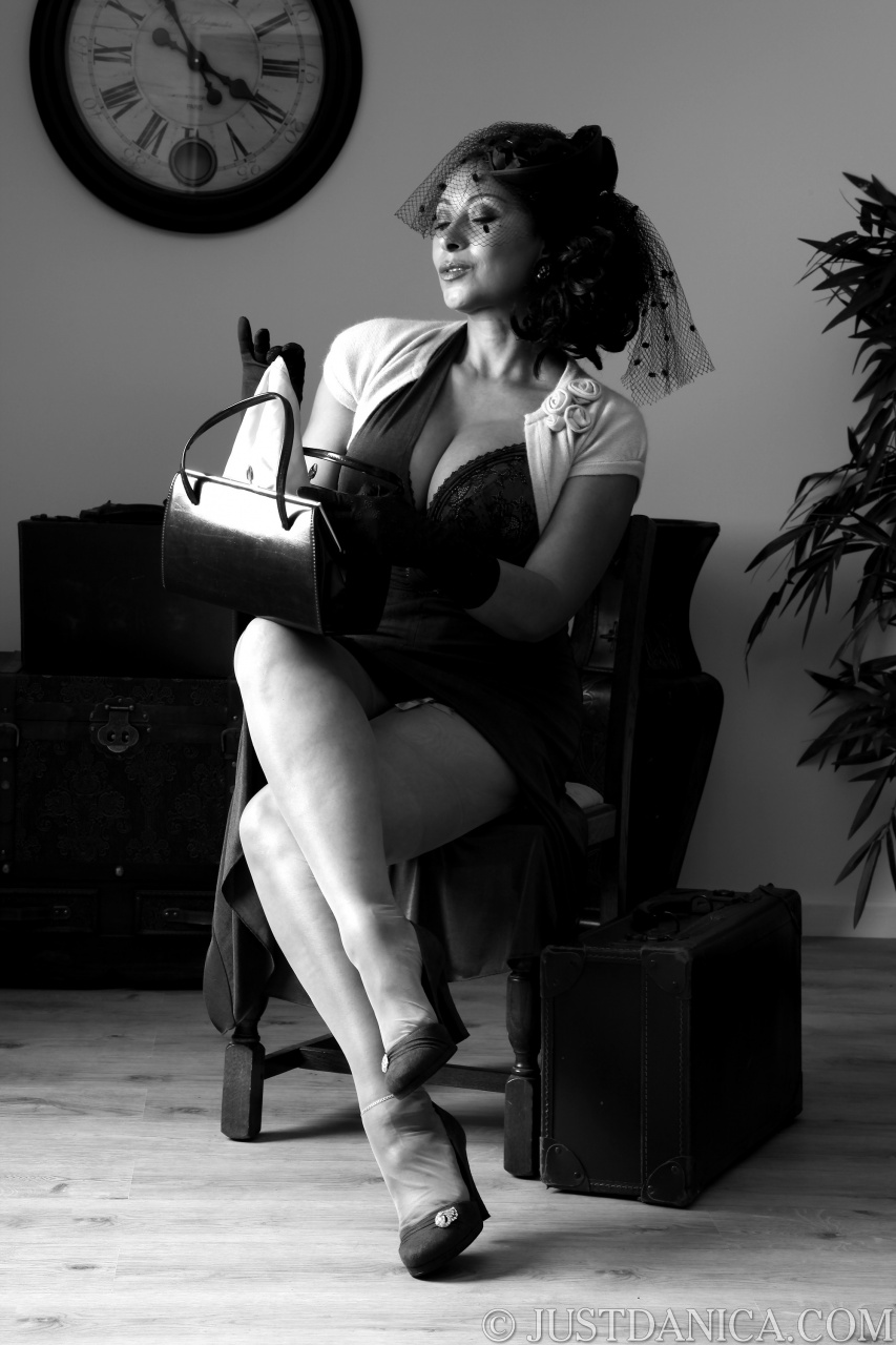 Classy mature dame Danica Collins bare big boobs and bush in black gloves photo porno #426623365