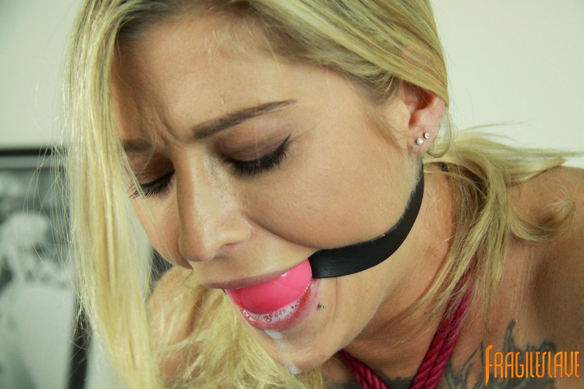 Tattooed blonde Kleio Valentien drools while riding a Sybian while ball gagged foto porno #427518647