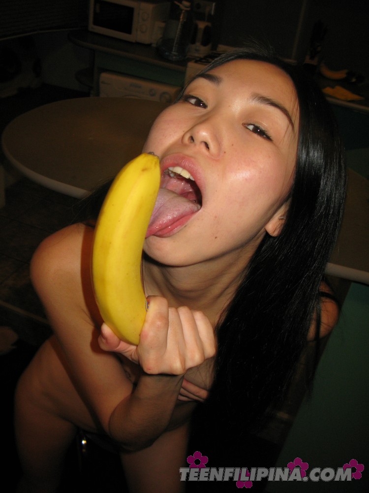 Drunk asian girlfriend with threatening banana foto porno #425059869