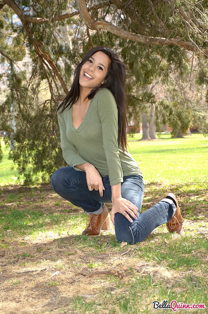 Latina chick Bella Quinn climbs a tree in the park wearing a sweater and jeans porno foto #427986818