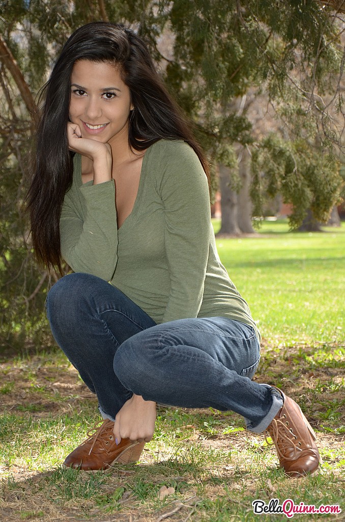 Latina chick Bella Quinn climbs a tree in the park wearing a sweater and jeans porno foto #427986822