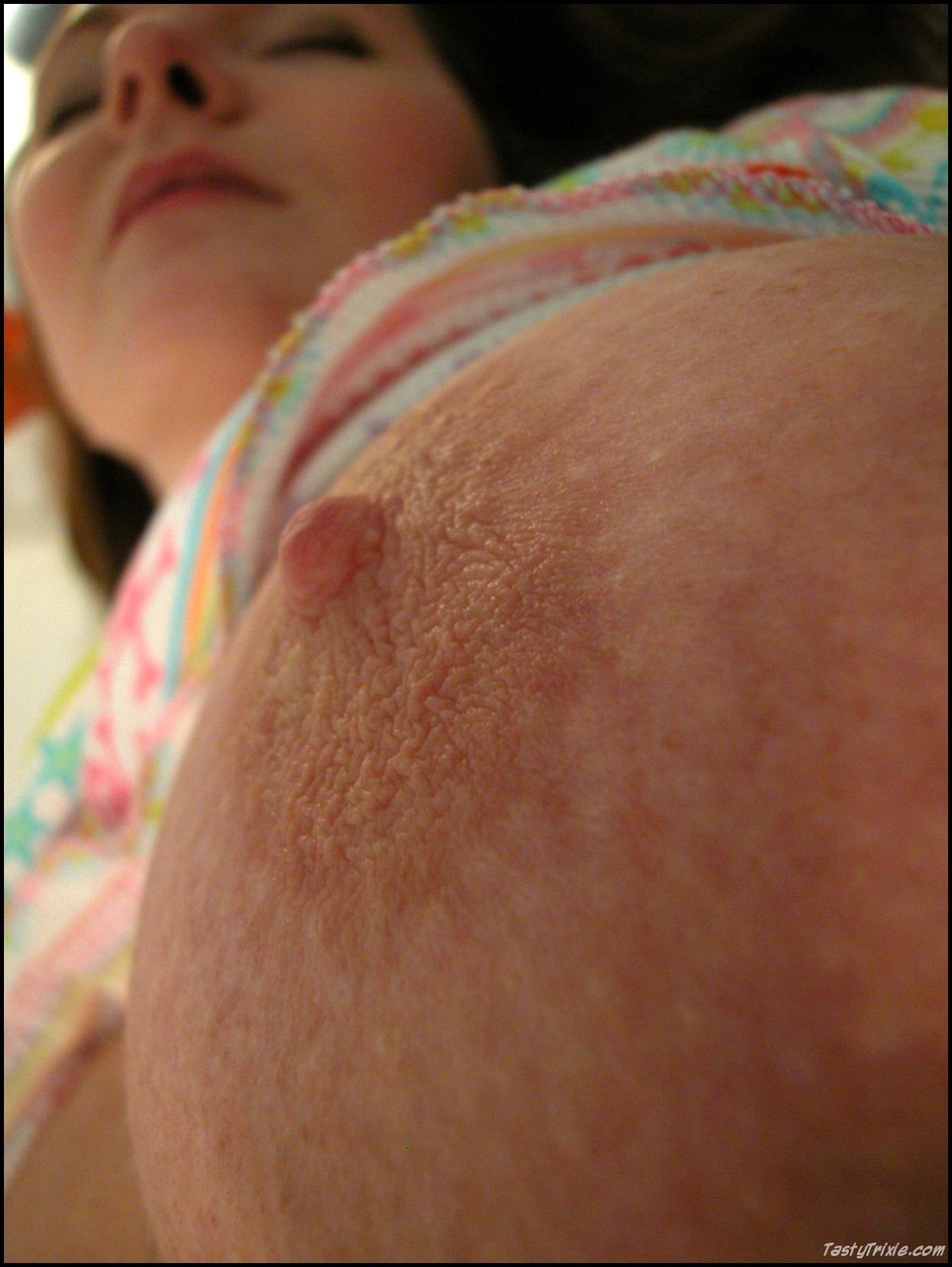 Adorable brunette Tasty Trixie peels pajamas to show bog hot mature tits foto pornográfica #423771307