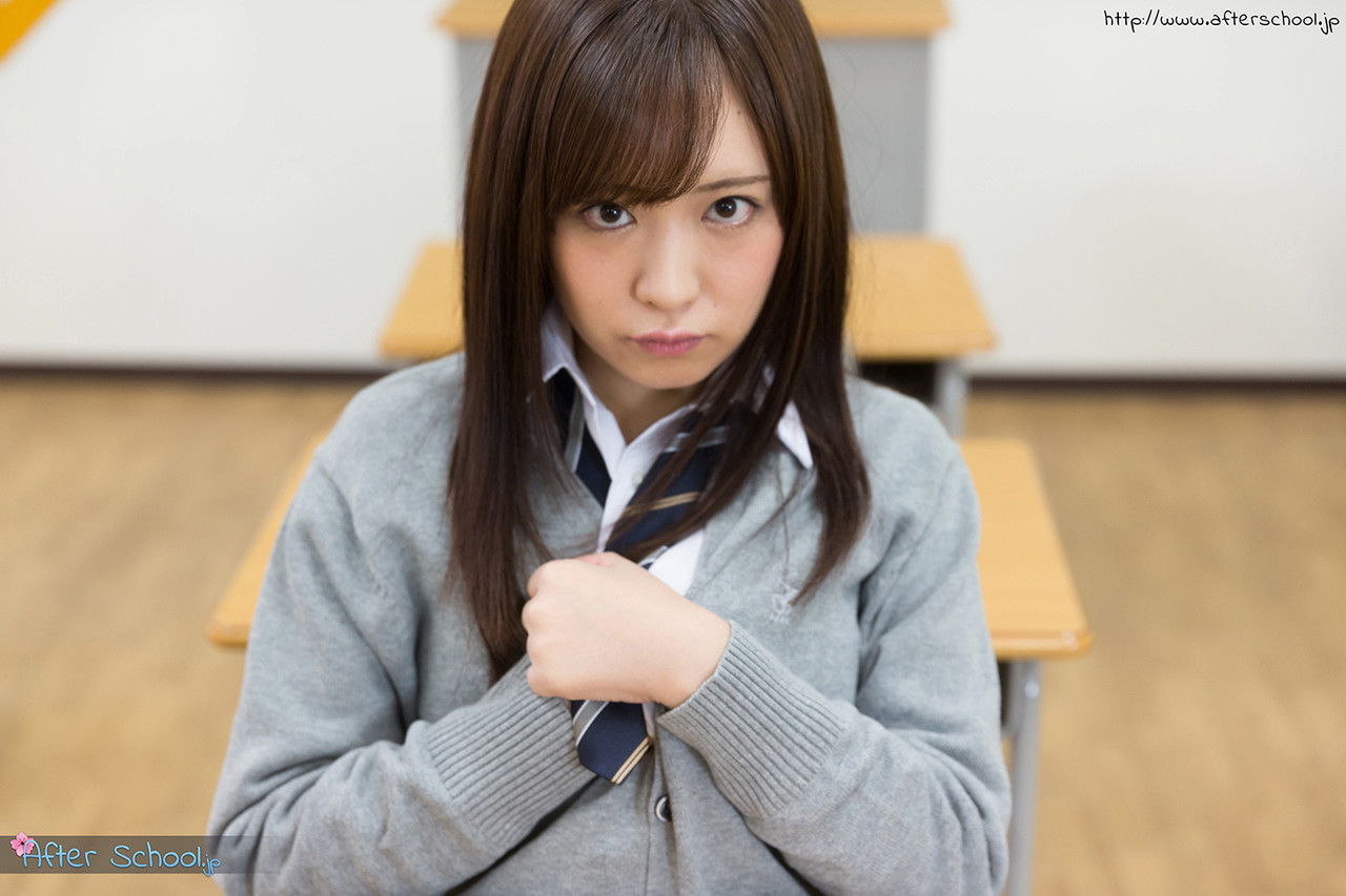 Japanese Schoolgirl Pulls Down Her Cotton Underwear During Upskirt Action