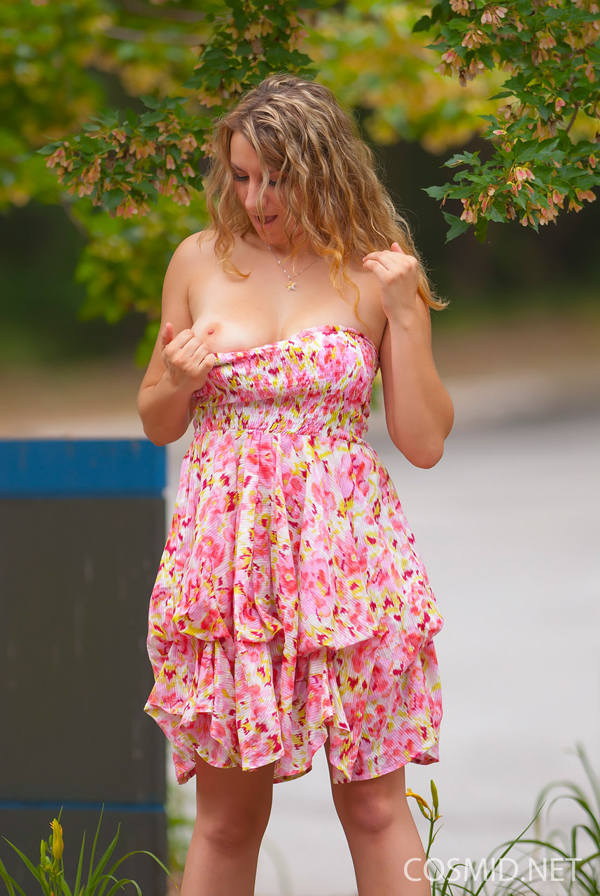 Chubby beauty Roxie lifts her summer dress to flash naked upskirt outdoors porno fotoğrafı #427157236