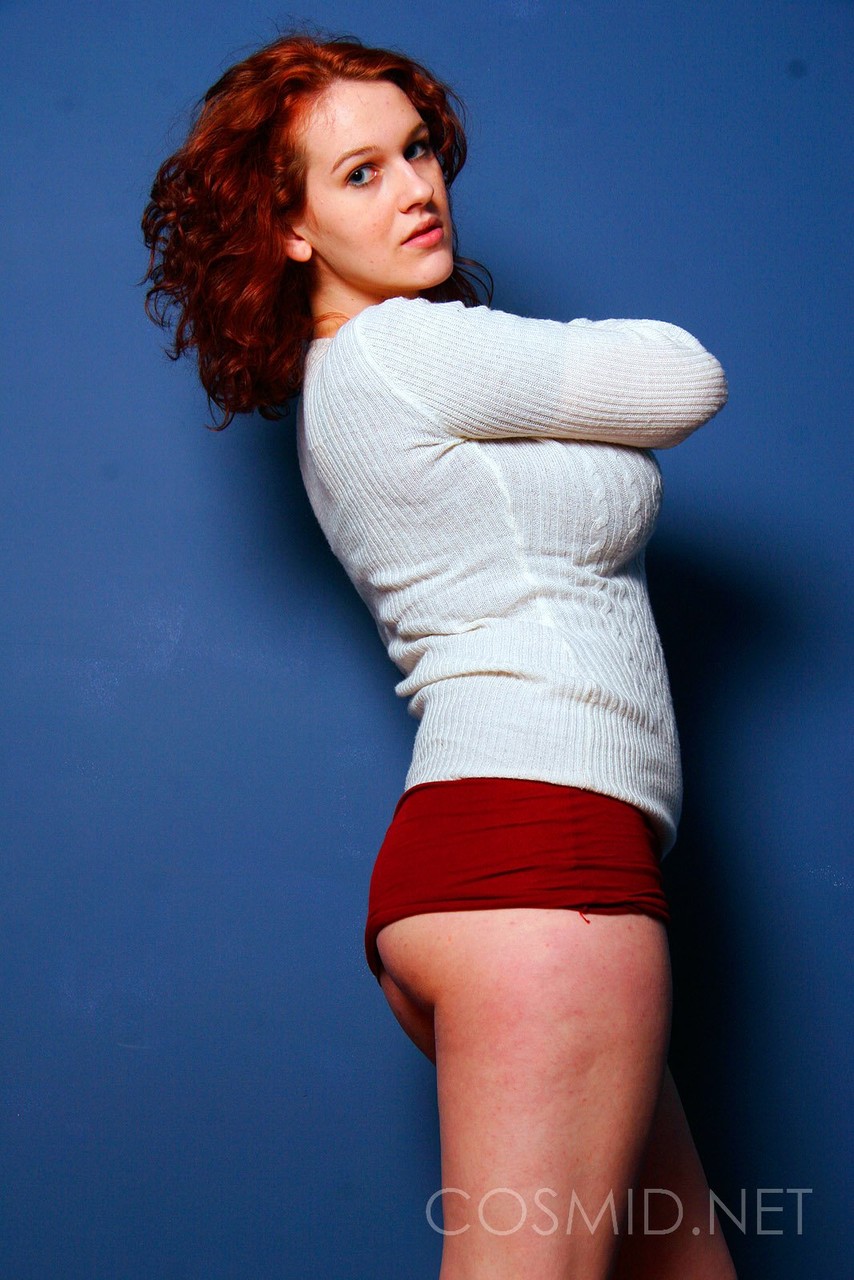 Chubby redhead Eva sets her big natural tits free of a brassiere zdjęcie porno #428576924