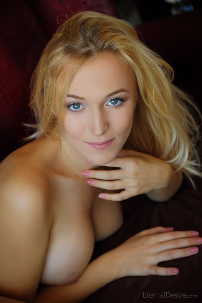 Blonde with a pretty face shows off her delectable body in the nude Porno-Foto #422650768 | Eternal Desire Pics, Aislin, Babe, Mobiler Porno