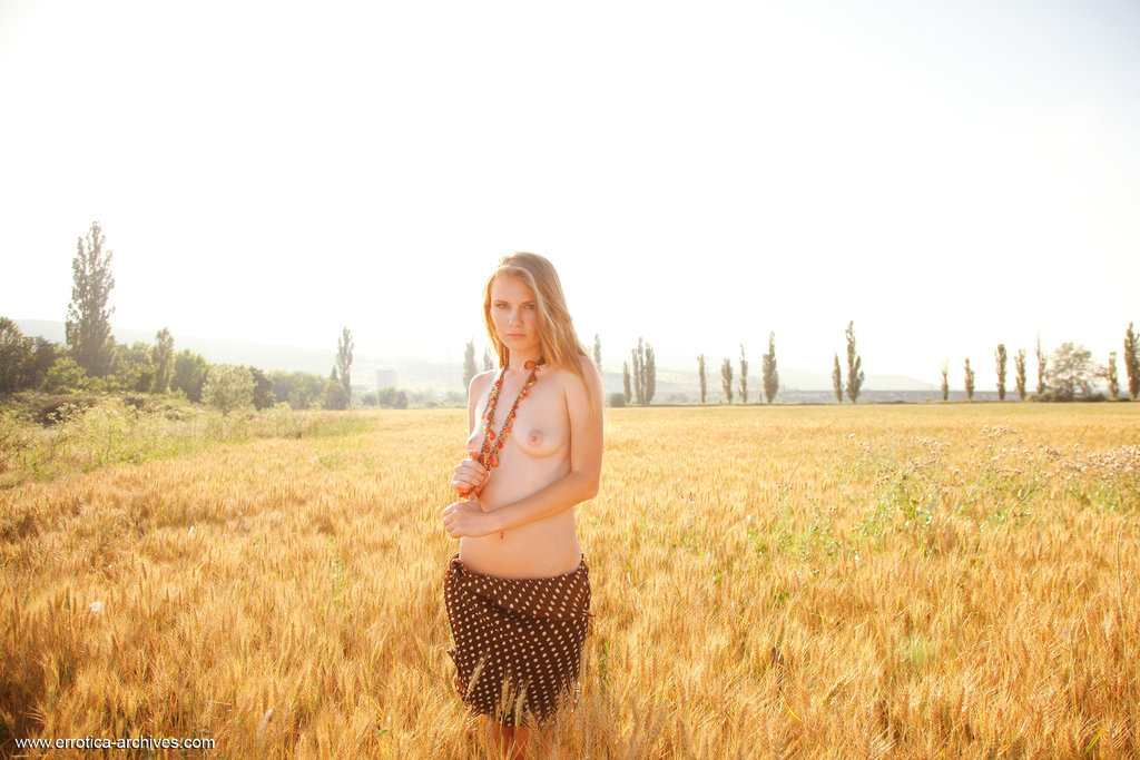 Young blonde beauty Frida C models naked while in a field of wheat foto porno #426321435 | Errotica Archives Pics, Frida C, Face, porno ponsel