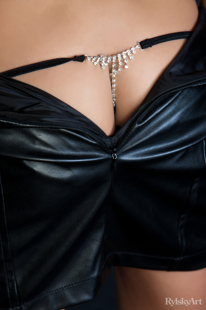 Solo girl with really long hair doffs a black leather dress to model naked porno fotoğrafı #423520482