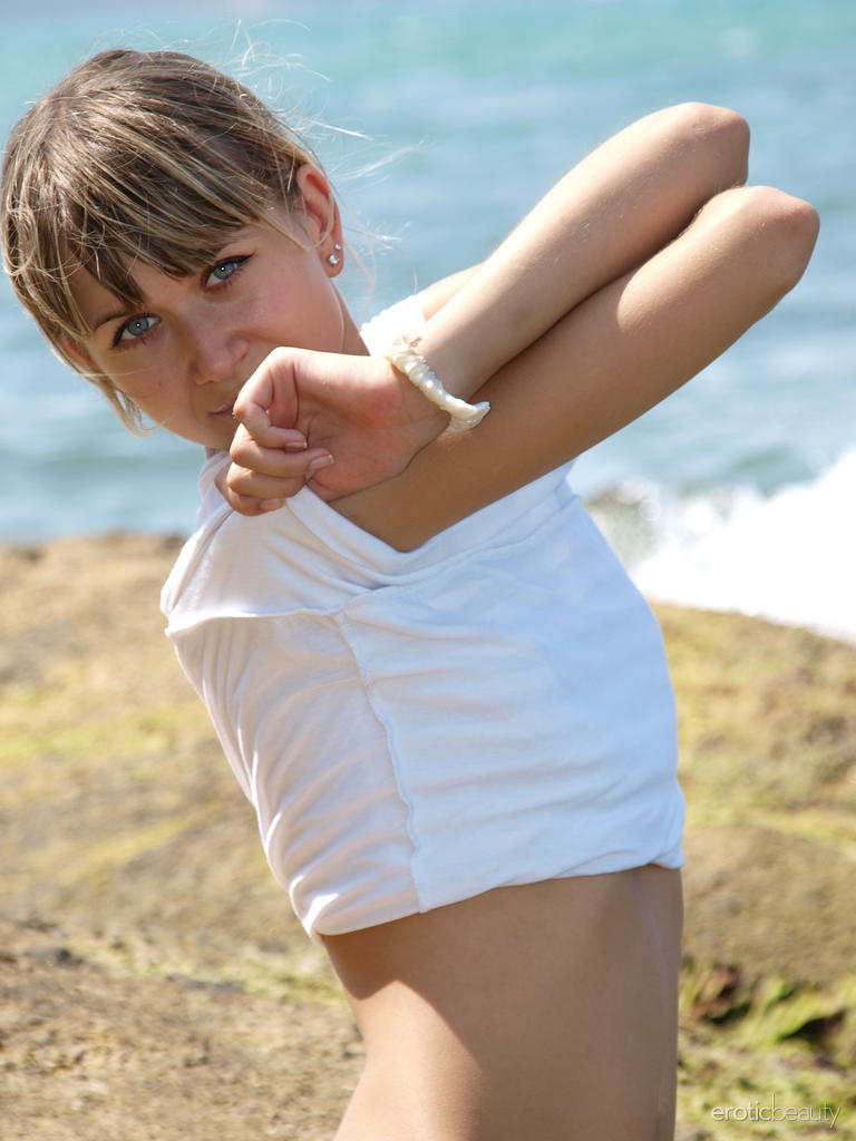 Petite blonde teen Viki D undresses for nude poses in a tidal pool 포르노 사진 #425054984 | Erotic Beauty Pics, Viki D, Beach, 모바일 포르노