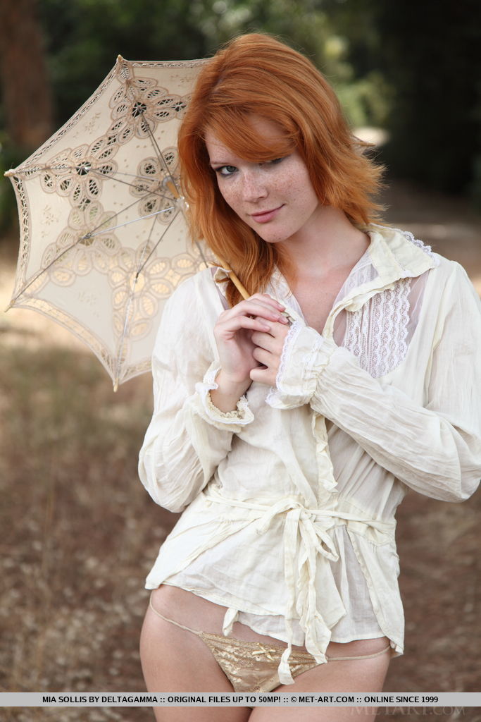 Freckled redhead Mia Sollis goes fr a nature walk completely naked 色情照片 #426897533