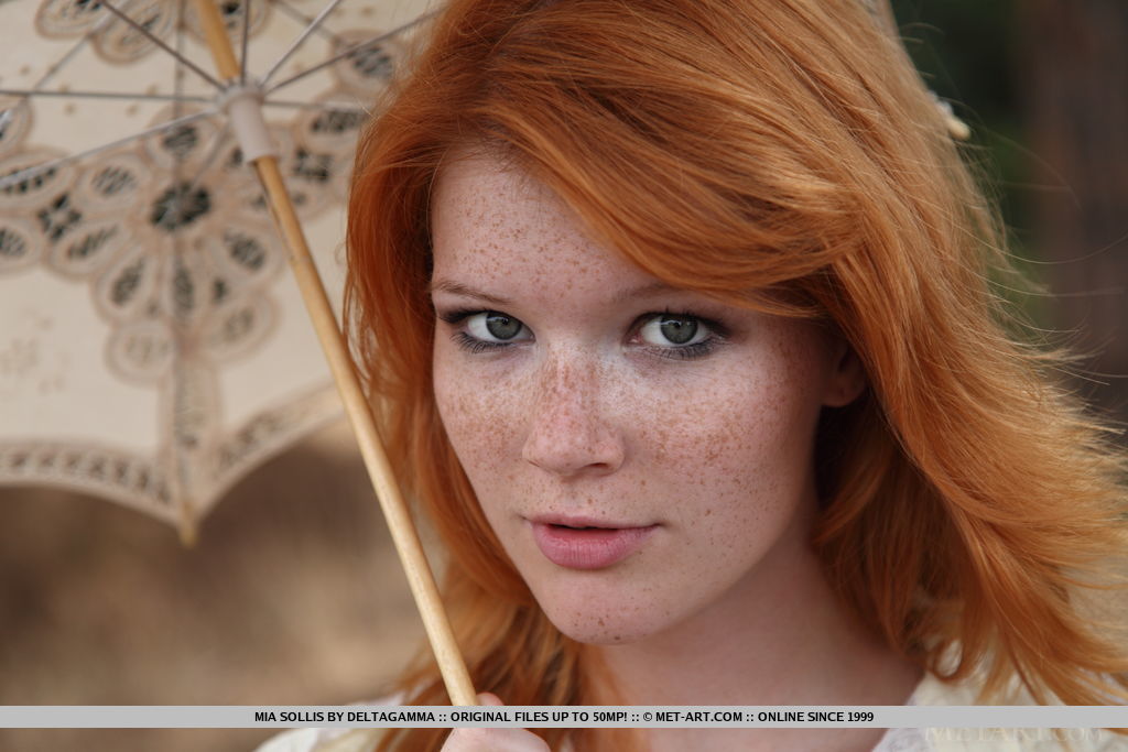 Freckled redhead Mia Sollis goes fr a nature walk completely naked 色情照片 #426897538
