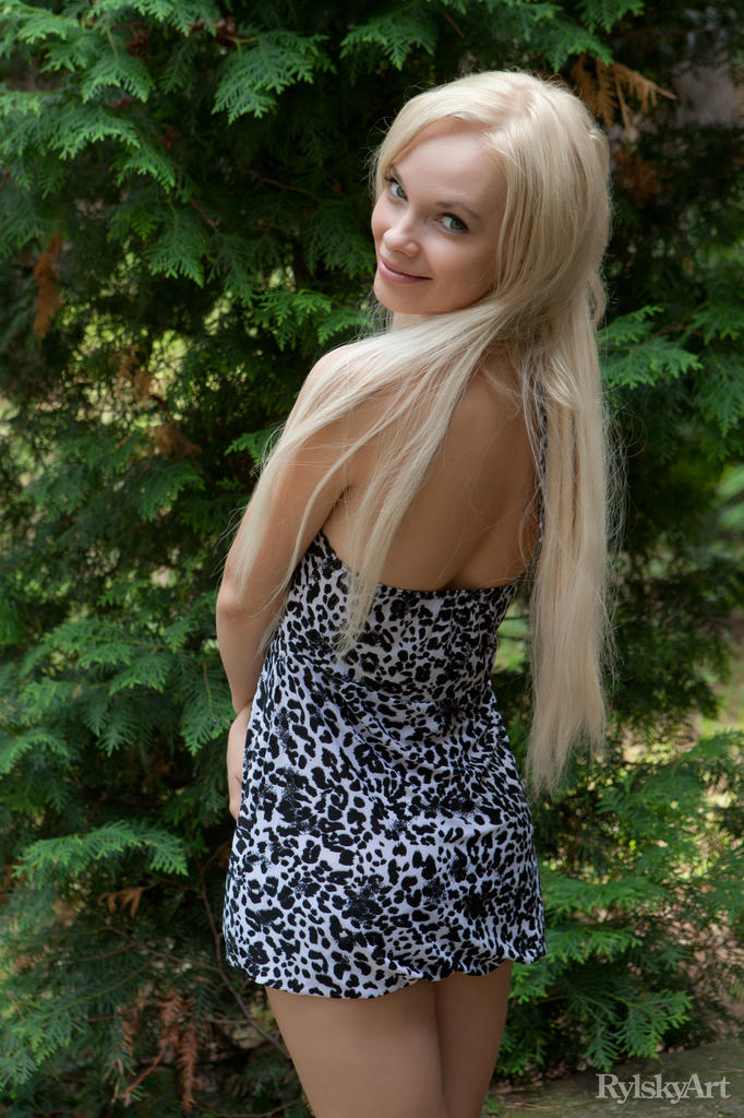 Brazen Feeona strips her short dress for a kinky naked romp in the park порно фото #423581909 | Rylsky Art Pics, Feeona, Outdoor, мобильное порно