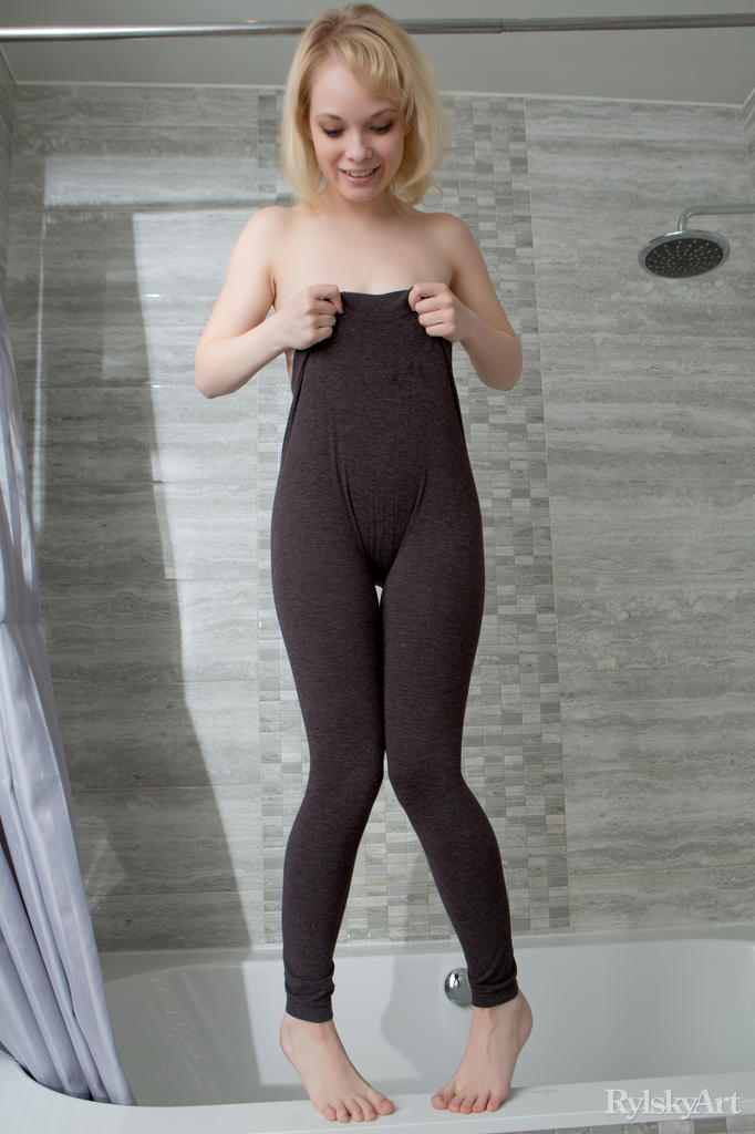Cute teen girl slips off her yoga pants in the shower to pose nude 色情照片 #423764076 | Rylsky Art Pics, Feeona, Yoga Pants, 手机色情