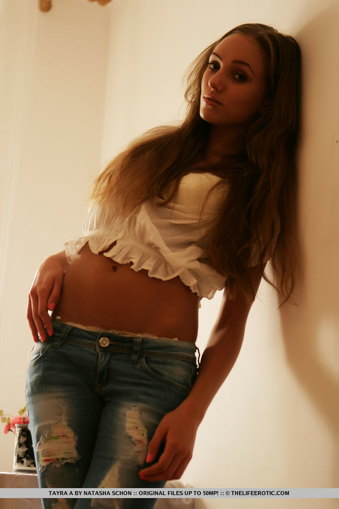 Sassy teen girl Tayra A strips off ripped jeans on way to modeling in the nude porno foto #427825429