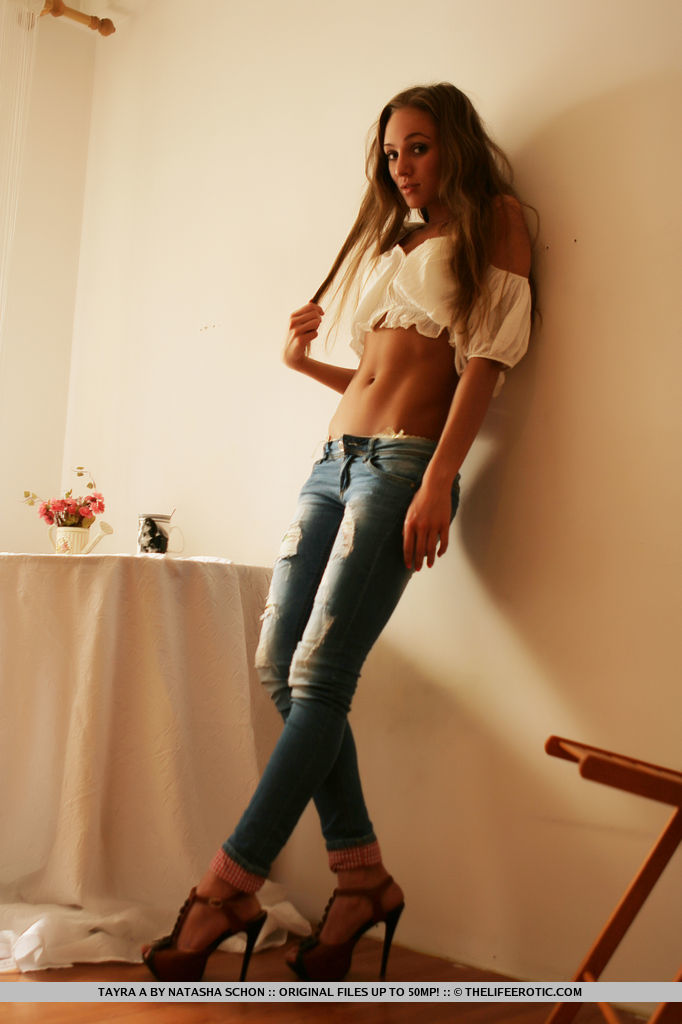 Sassy teen girl Tayra A strips off ripped jeans on way to modeling in the nude porno foto #427825459
