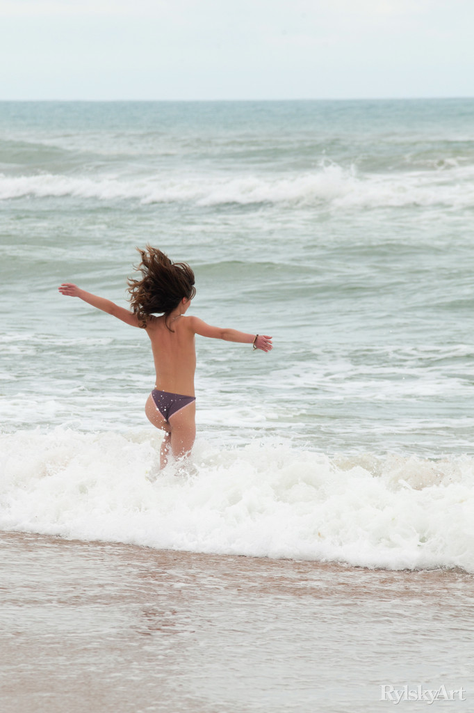 Topless female takes off her bikini bottoms to pose nude on the beach 포르노 사진 #429085815