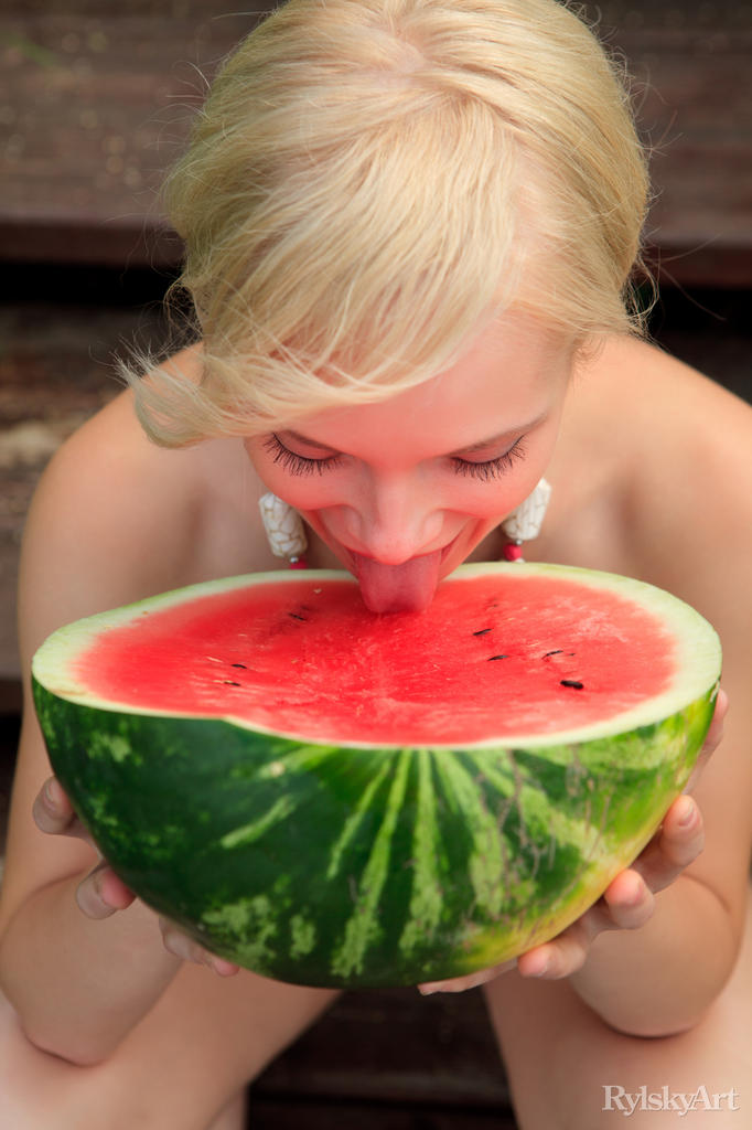 Beautiful blonde Feeona eats a watermelon while posing naked on lakeside dock foto porno #424980741