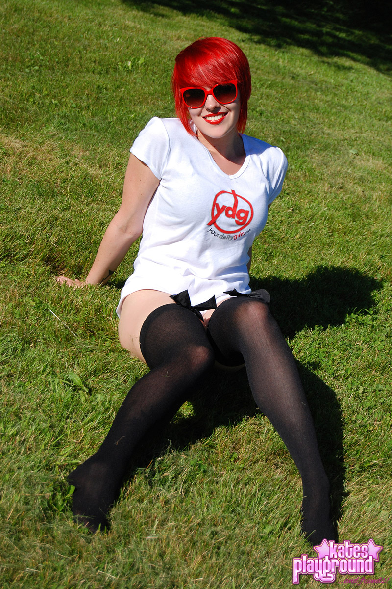 Redheaded amateur Sabrina soaks her white T-shirt out on a lawn in sunglasses zdjęcie porno #428696830 | Kates Playground Pics, Sabrina, Girlfriend, mobilne porno