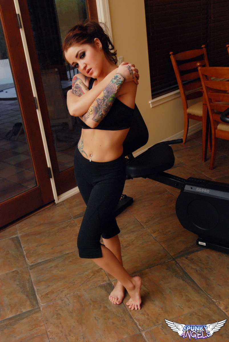 Tattooed redhead Jeska Vardinski highlights her tight ass while getting naked foto porno #427398979