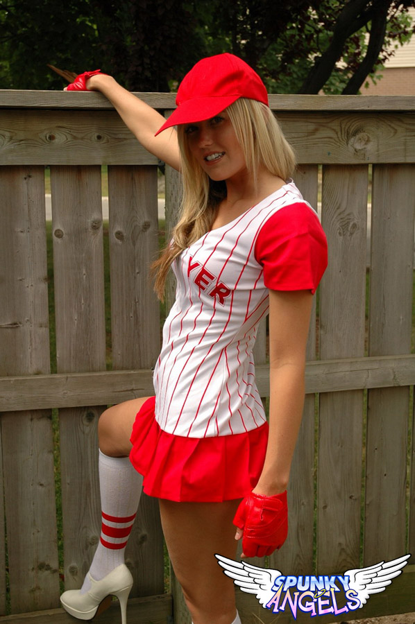 Hot blonde amateur slut Alicia flashes hot upskirt & sheds baseball uniform ポルノ写真 #427569684