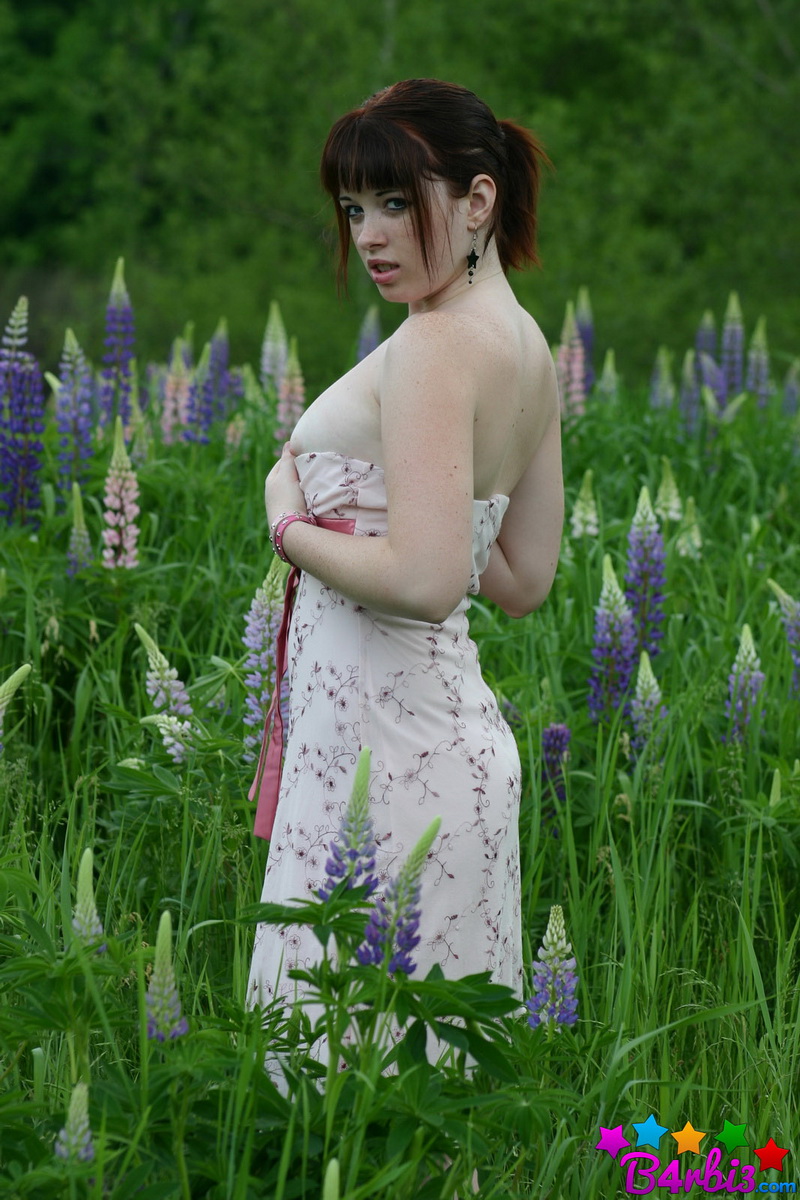Young Amateur Cutie B4rbi3 Lifts Her Sundress To Show Her Round Ass In A Field