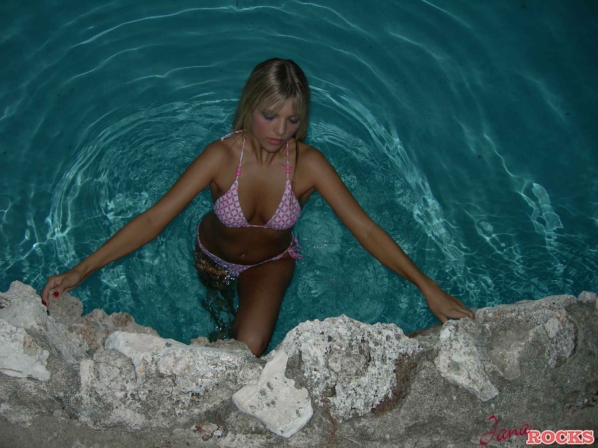 Blonde amateur Jana Jordan models a bikini while in an indoor swimming pool zdjęcie porno #424071695