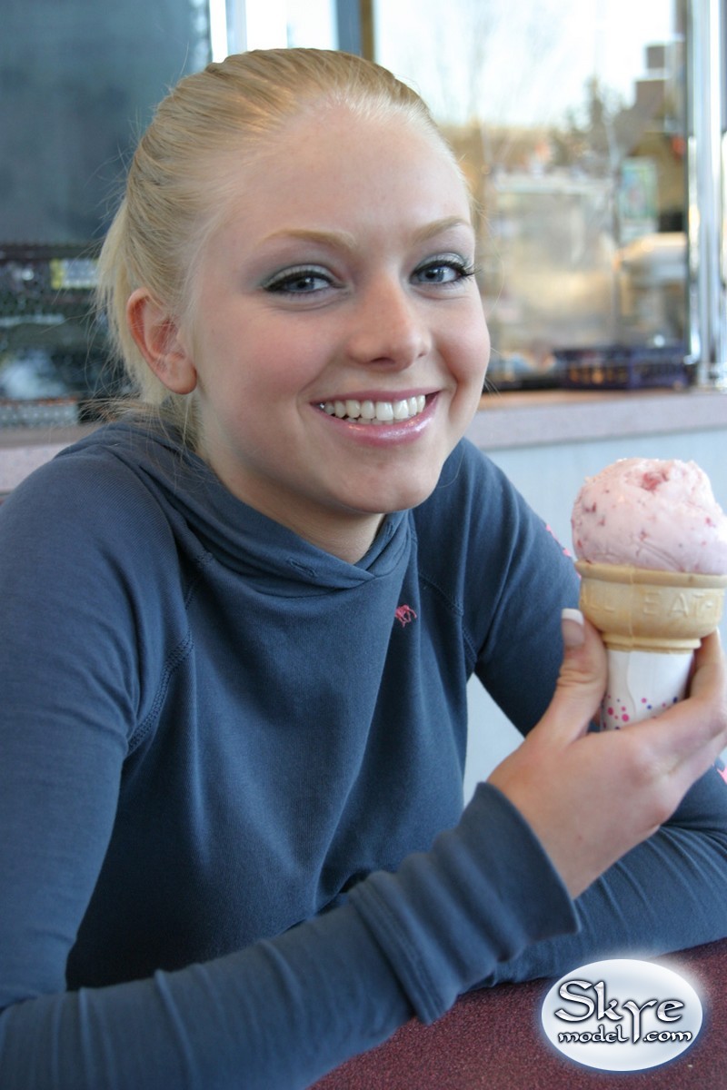 Beautiful young teen amateur Skye Model erotically licking an ice cream cone foto porno #426975365