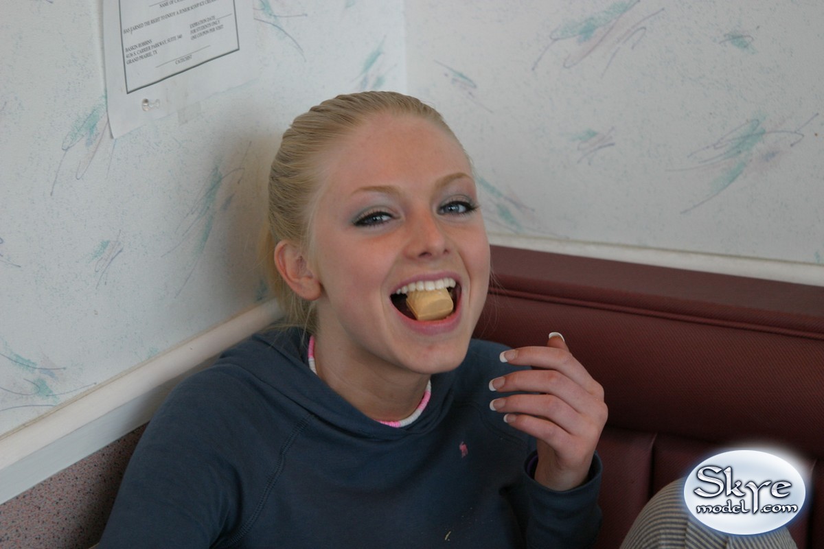 Beautiful young teen amateur Skye Model erotically licking an ice cream cone foto porno #426975369
