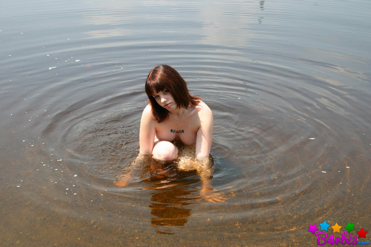 Teen amateur B4rbi3 removes her sunglasses while naked in a body of water ポルノ写真 #426814835 | B4rbi3 Pics, B4rbi3, Beach, モバイルポルノ