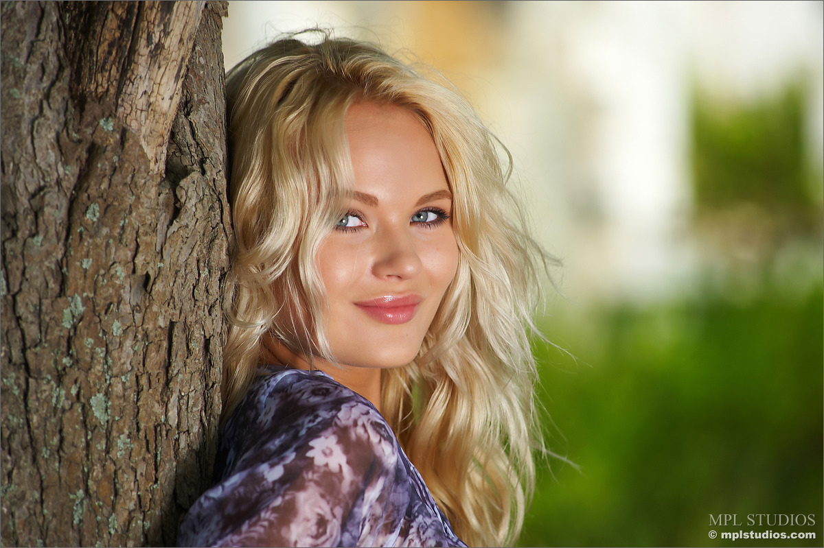 Gorgeous blonde removes her dress to expose hot tan lines under a tree foto porno #422856522 | MPL Studios Pics, Talia Cherry, Babe, porno móvil