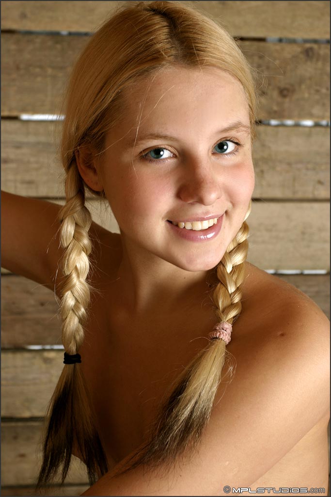 Young blonde cutie in pigtails poses naked to show puffy nipples & tiny ass foto pornográfica #424603948 | MPL Studios Pics, Teen, pornografia móvel