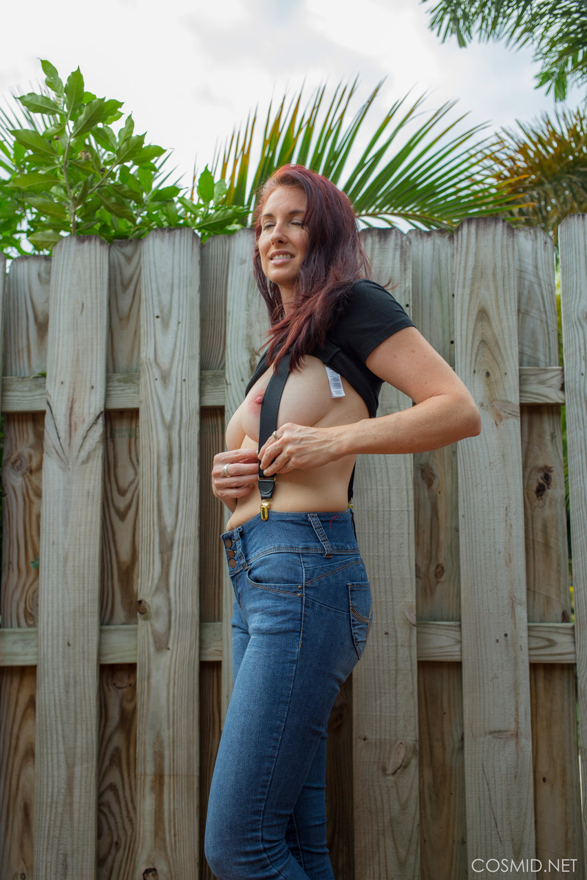 Hot redhead Andy Adams loses her t-shirt & jeans in the yard to pose naked porno fotoğrafı #425118946
