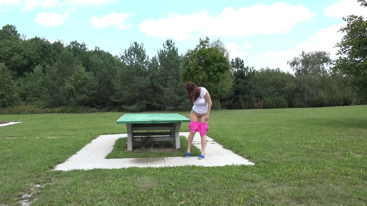 Brunette Antonia drops her pants to pee off the picnic table in the park porno foto #425344781 | Got 2 Pee Pics, Antonia, Pissing, mobiele porno