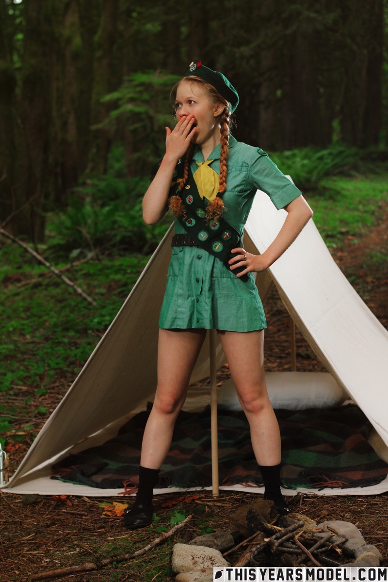 Redheaded Girl Scout Dolly Little gets naked outside her tent in beret Porno-Foto #422724884