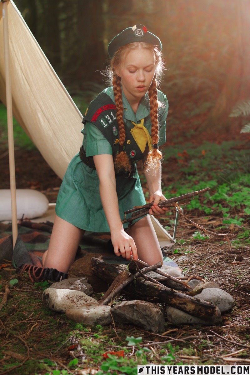 Redheaded Girl Scout Dolly Little gets naked outside her tent in beret foto porno #422724878
