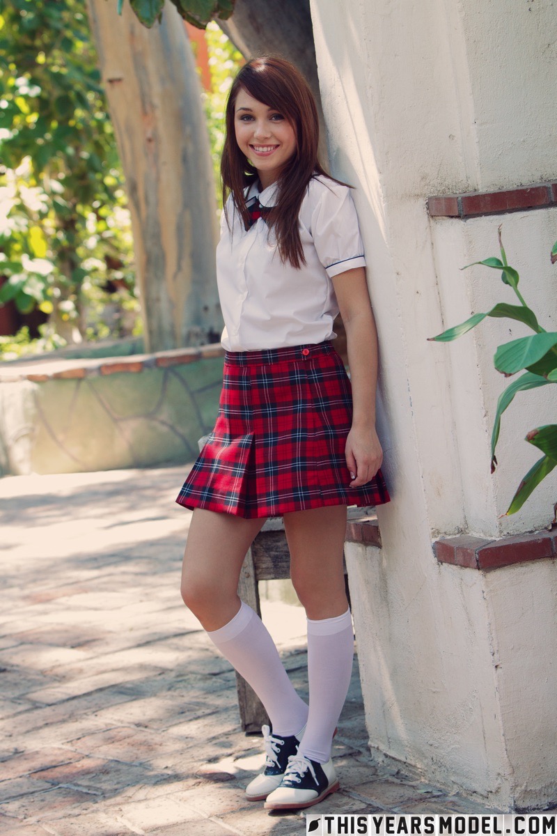 Charming student Marissa May gets naked in a garden while wearing white socks foto pornográfica #422809275 | This Years Model Pics, Marissa May, Schoolgirl, pornografia móvel