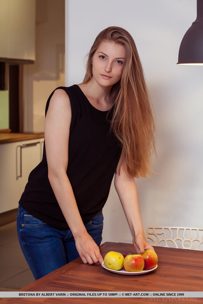 Erotic Bretona slips out of her tight jeans to spread naked in the kitchen ポルノ写真 #427414060 | Met Art Pics, Bretona, Pussy, モバイルポルノ