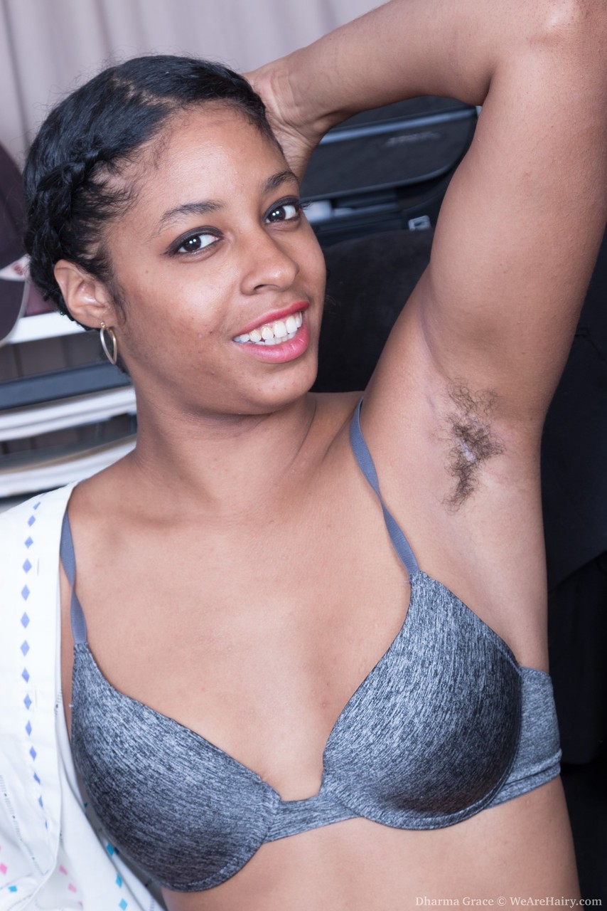 Black amateur Dharma Grace unveils her hairy underarms and vagina porno foto #424603916