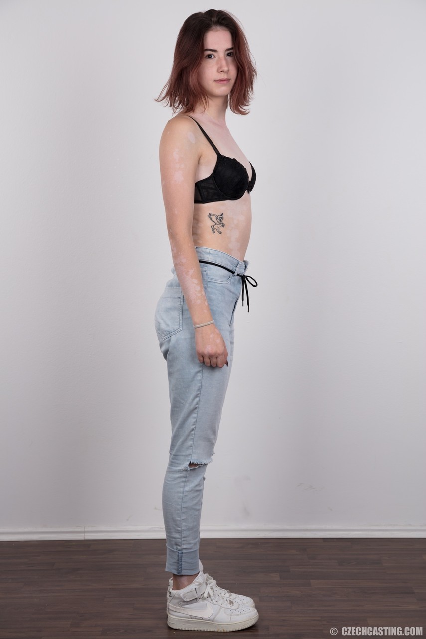 First timer Julie releases her skinny body from baggy clothing 포르노 사진 #425554906 | Czech Casting Pics, Julie, Czech, 모바일 포르노