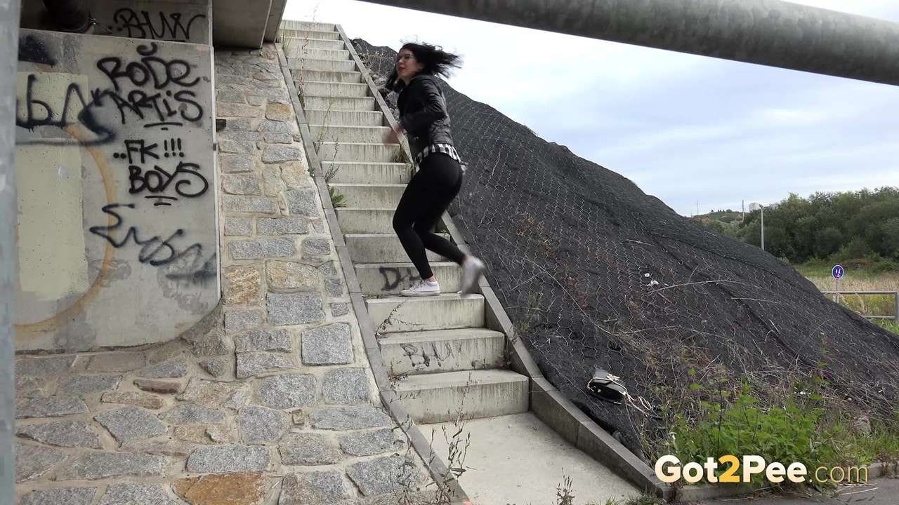 Dark haired girl Dee pulls down her leggings for a pee on concrete stairs 포르노 사진 #428726525 | Got 2 Pee Pics, Dee, Public, 모바일 포르노