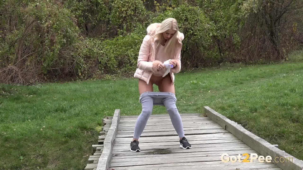 Blonde Katy Sky shows her bald beaver while squatting outside for a pee porno foto #424962127 | Got 2 Pee Pics, Katy Sky, Pissing, mobiele porno