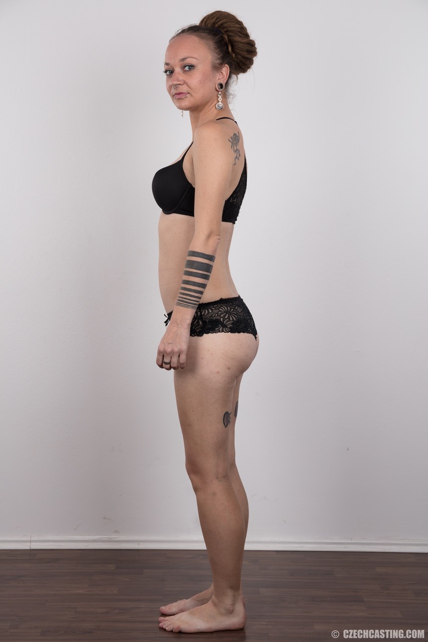 Pierced and tattooed amateur Petra stands naked after removing her clothes foto pornográfica #424045504 | Czech Casting Pics, Petra, Amateur, pornografia móvel