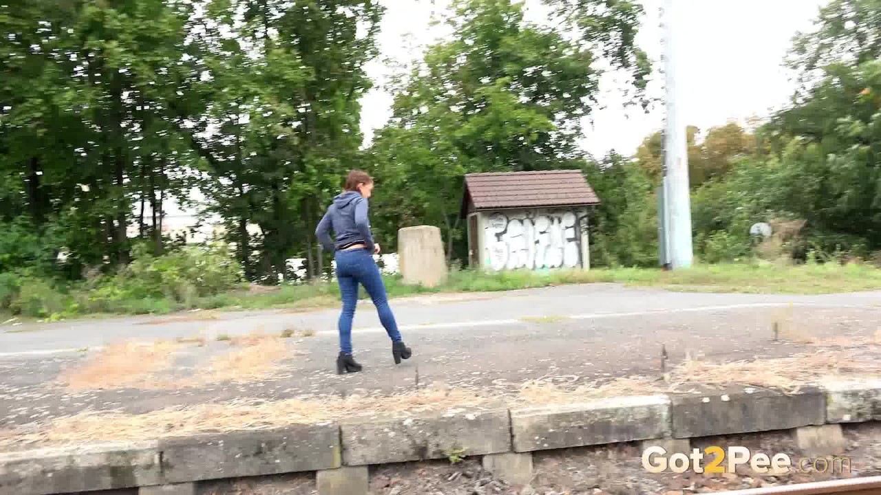 Naughty chick Teresa Bizarre pulls down her jeans and squats for a pee on curb 포르노 사진 #426351018 | Got 2 Pee Pics, Teresa Bizarre, Pissing, 모바일 포르노