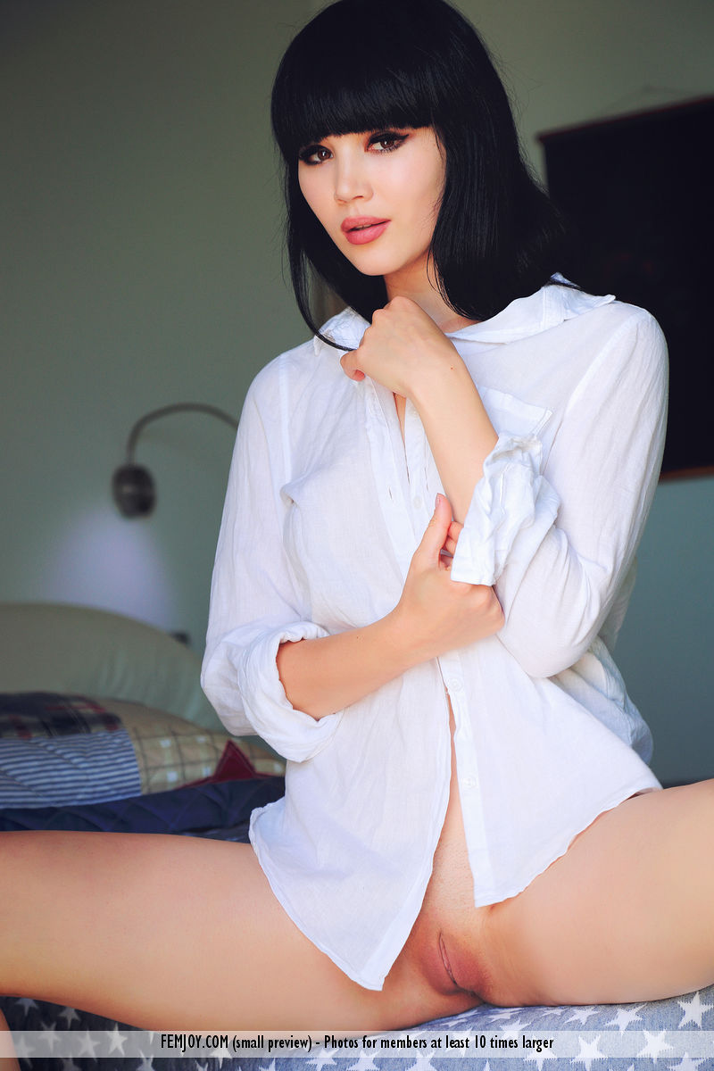 Dark haired model Malena F gets naked before donning a white blouse ポルノ写真 #424568584