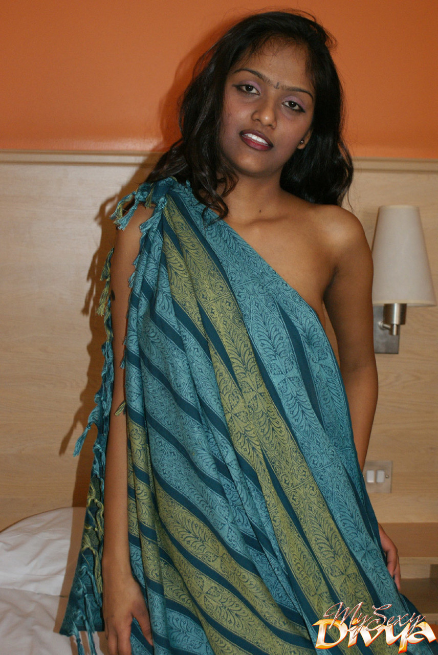 Indian amateur Divya slips out of a wrap to lie naked on a bed ポルノ写真 #425056619 | My Sexy Divya Pics, Divya, Indian, モバイルポルノ